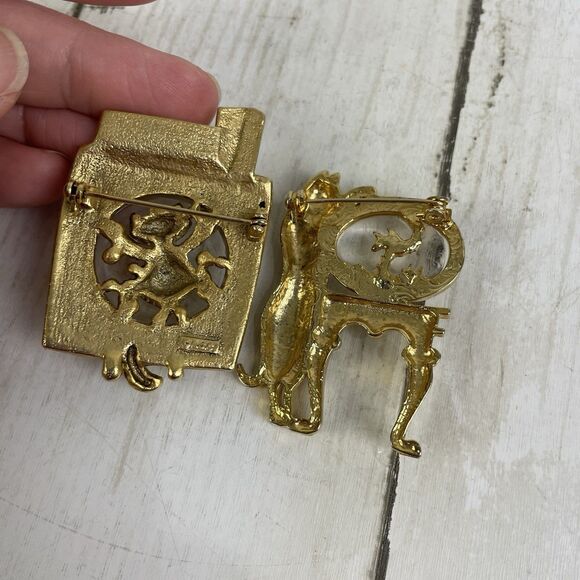 Vtg Cat Kitten Novelty Gold Tone Pin Brooches Fish Bowl & Washing Machine AJC - Picture 4 of 6